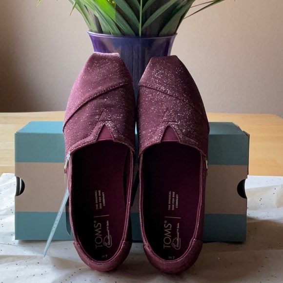 🪸TOMS BURGUNDY GLIMMER SHOES 🪸 - Picture 3 of 16